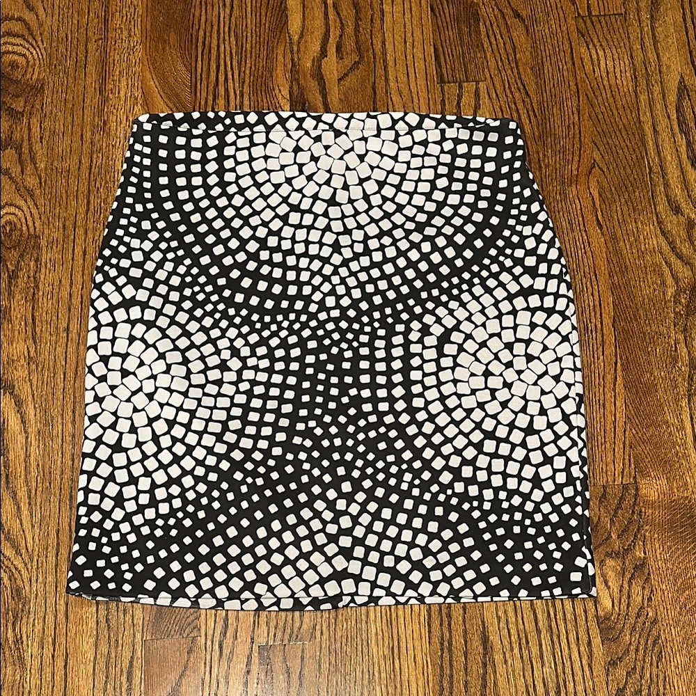New York & Company Black and White Patterned Skirt